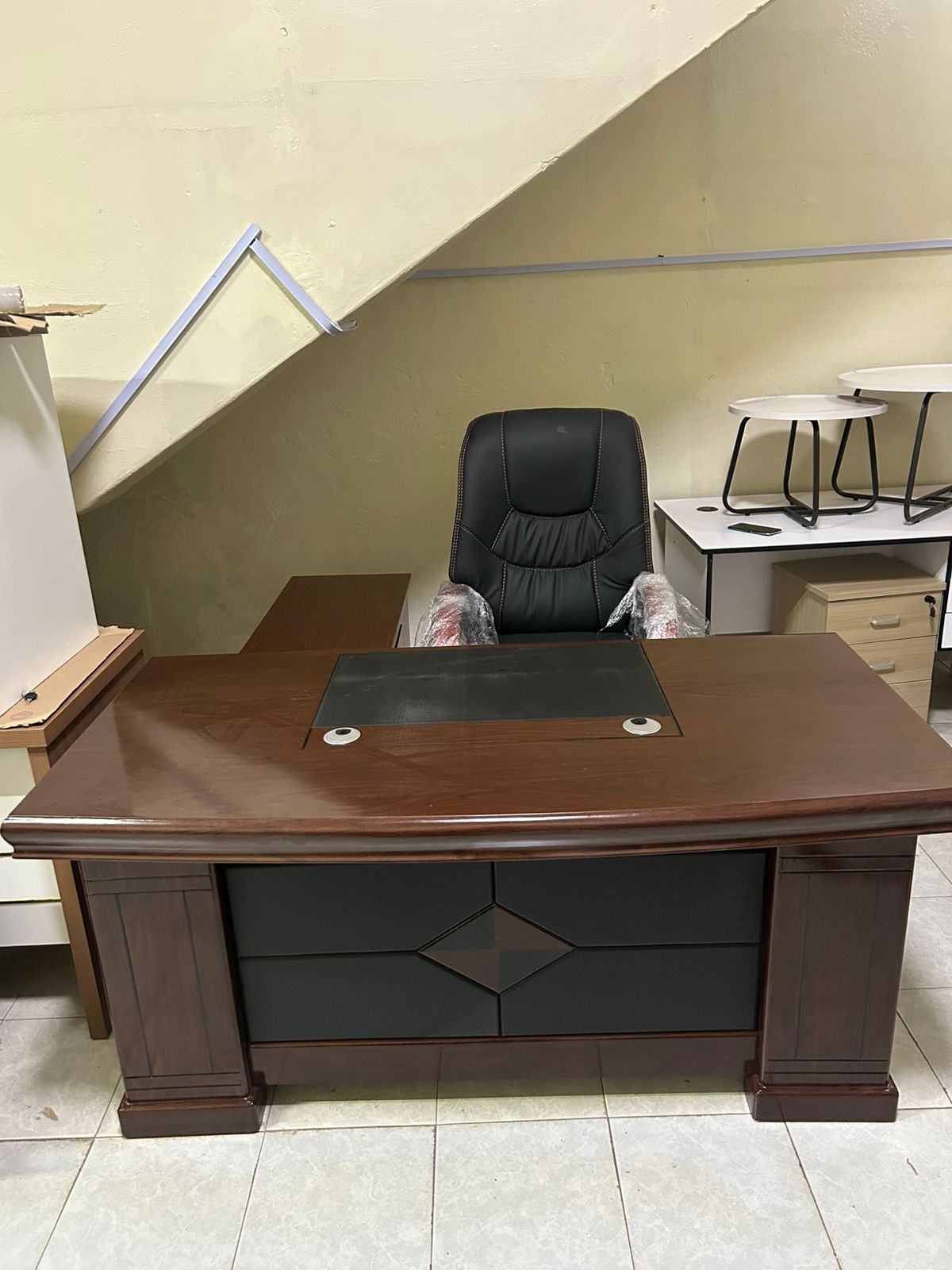 1.6m Mahogany Executive Office Desk